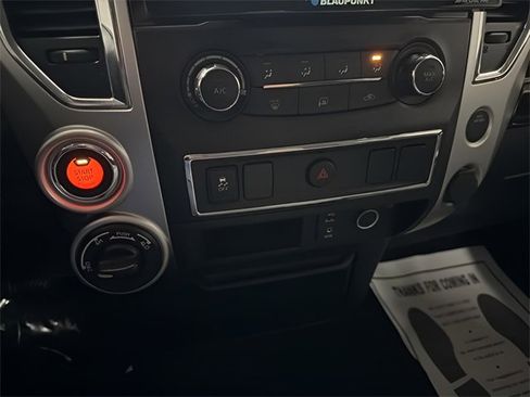 Used 2018 Nissan Titan SV image 19