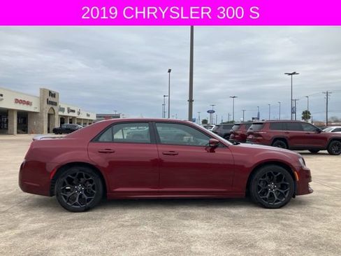 Used 2019 Chrysler 300 S w/ Safetytec Plus Group image 8