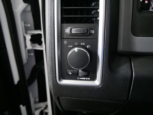 Used 2017 RAM 1500 Classic SLT w/ Luxury Group AWD/4WD image 26