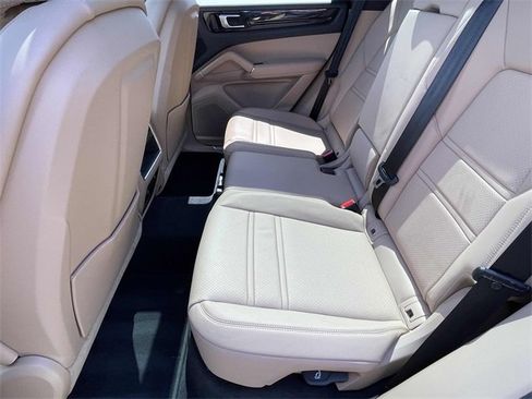 Used 2023 Porsche Cayenne image 25