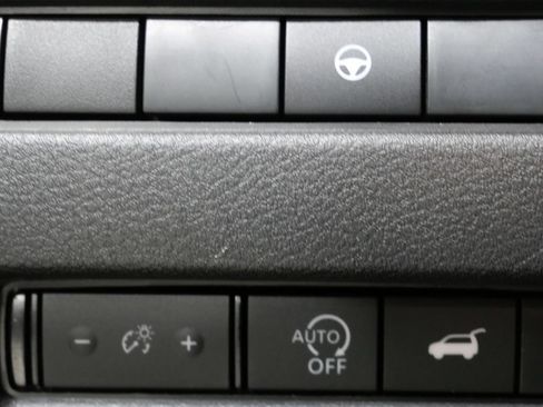 Used 2025 Nissan Rogue SV FWD image 14