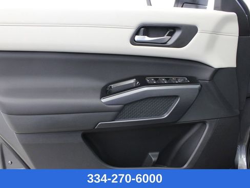 New 2026 Nissan Pathfinder SL image 15