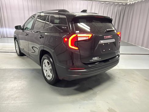 Used 2024 GMC Terrain SLE w/ Driver Convenience Package FWD image 5