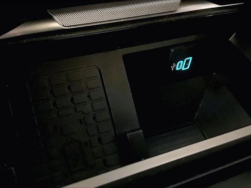 Used 2024 Ford F350 Platinum w/ Tremor Off-Road Package image 31