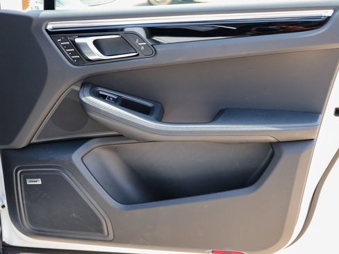 Certified 2025 Porsche Macan image 26