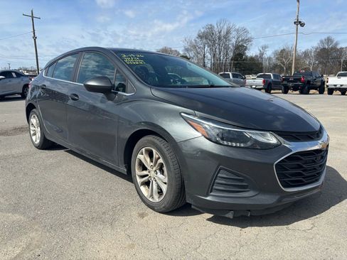 Used 2019 Chevrolet Cruze LT image 3