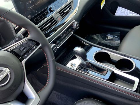 New 2025 Nissan Altima 2.5 SR image 8