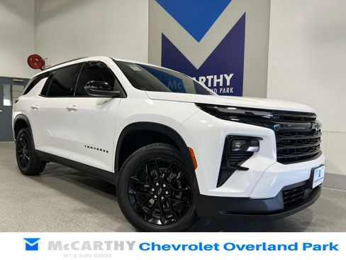 Used 2025 Chevrolet Traverse LT w/ Midnight/Sport Edition FWD image 1