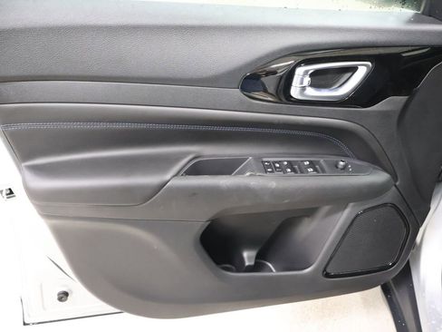 New 2026 Jeep Compass Latitude image 12