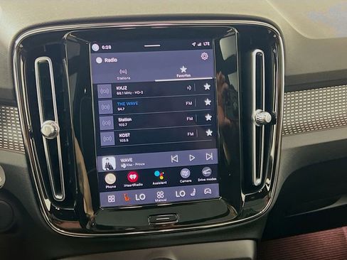 Used 2022 Volvo XC40 P8 Recharge Ultimate image 15