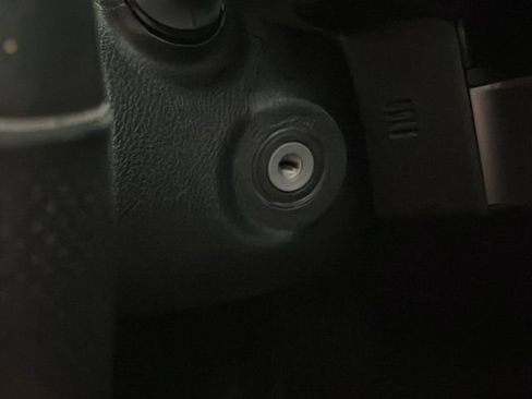 Used 2018 Toyota Tacoma SR5 AWD/4WD image 13