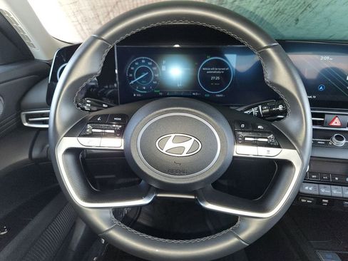 Used 2025 Hyundai Elantra Limited image 24