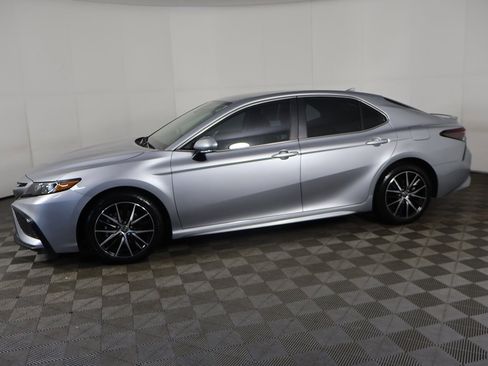 Used 2024 Toyota Camry SE image 15