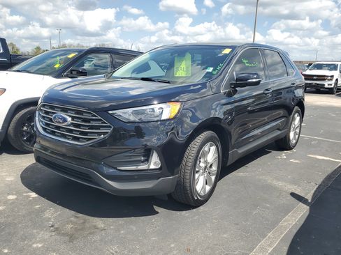 Used 2023 Ford Edge Titanium image 3