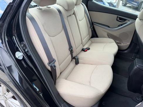 Used 2014 Hyundai Elantra SE w/ Option Group 02 FWD image 13