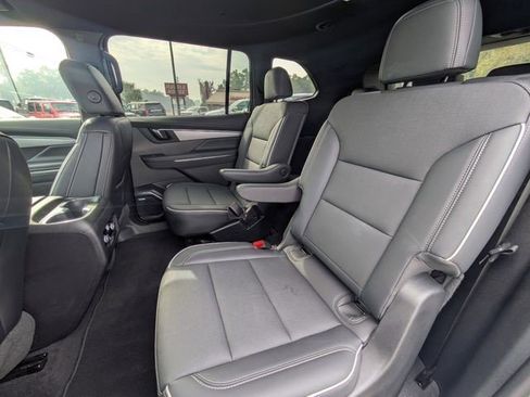 Certified 2025 Buick Enclave Preferred FWD image 19
