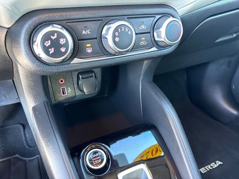 Used 2022 Nissan Versa SV image 19