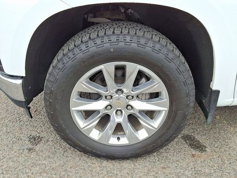 Used 2022 Chevrolet Silverado 1500 LTZ w/ LTZ Convenience Package II AWD/4WD image 29