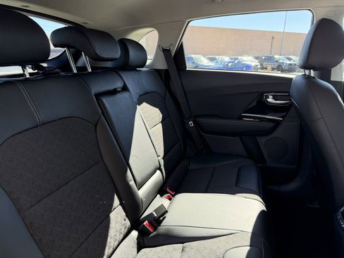 Used 2022 Kia Niro EX image 40