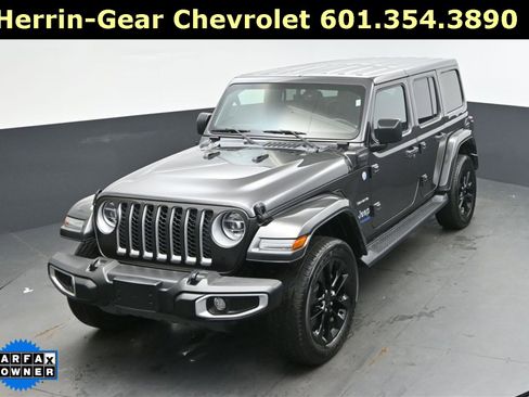 Used 2021 Jeep Wrangler Unlimited Sahara w/ Cold Weather Group image 33