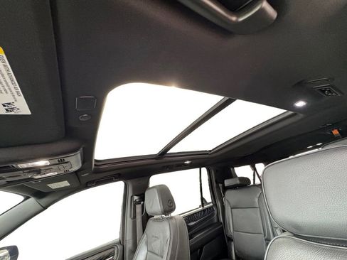 Used 2023 GMC Yukon XL Denali image 11