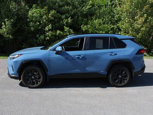 Used 2024 Toyota RAV4 SE w/ Convenience Package AWD/4WD image 5