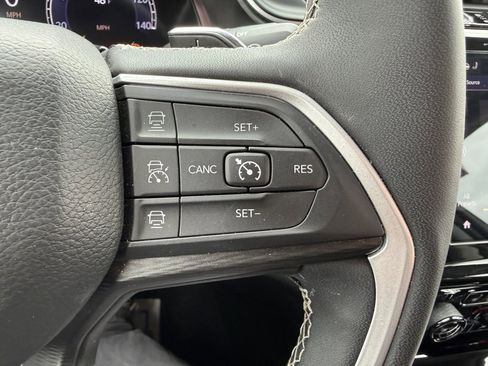 Used 2023 Jeep Grand Cherokee Laredo w/ Luxury Tech Group I AWD/4WD image 23