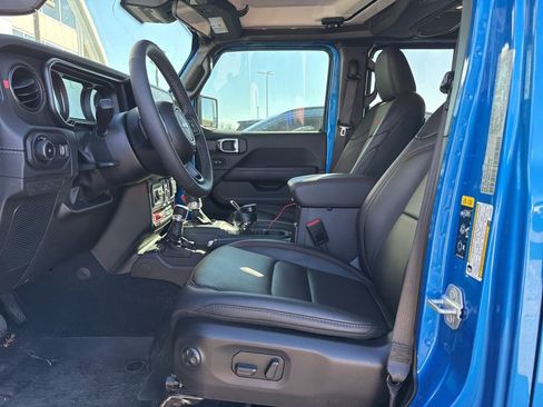 Used 2025 Jeep Wrangler Unlimited Rubicon image 9