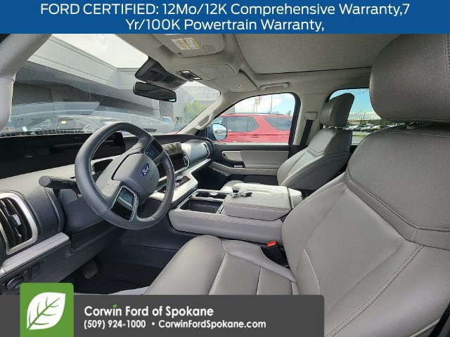 Used 2025 Ford Expedition Active AWD/4WD image 2