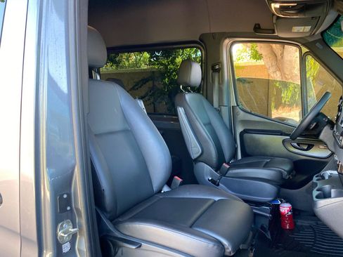 Used 2021 Mercedes-Benz Sprinter 2500 image 35