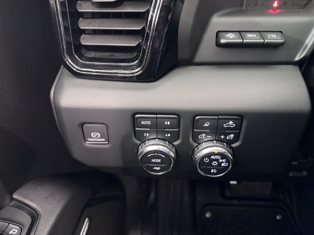 Used 2024 GMC Sierra 2500 AT4 w/ AT4 Premium Plus Package AWD/4WD image 26