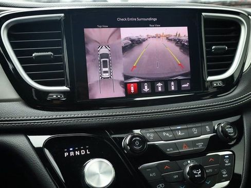 Used 2024 Chrysler Pacifica Limited w/ S Appearance Package image 22