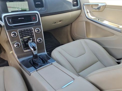 Used 2016 Volvo V60 T5 Premier image 26