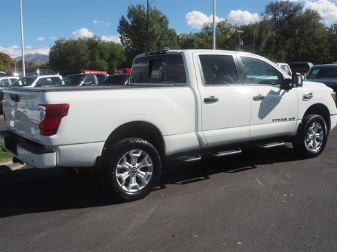 Used 2023 Nissan Titan SV w/ SV Convenience Package image 5