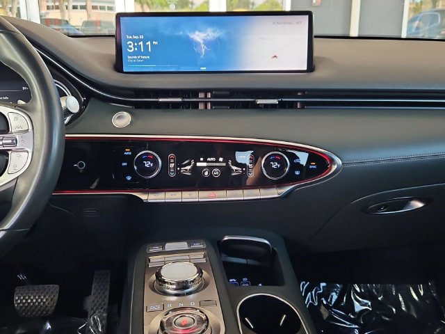 Used 2023 Genesis GV70 2.5T w/ Advanced Package AWD/4WD image 18