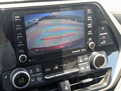 Used 2020 Toyota Highlander XLE AWD/4WD image 24