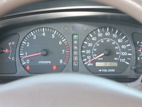 Used 1998 Toyota Sienna LE FWD image 37
