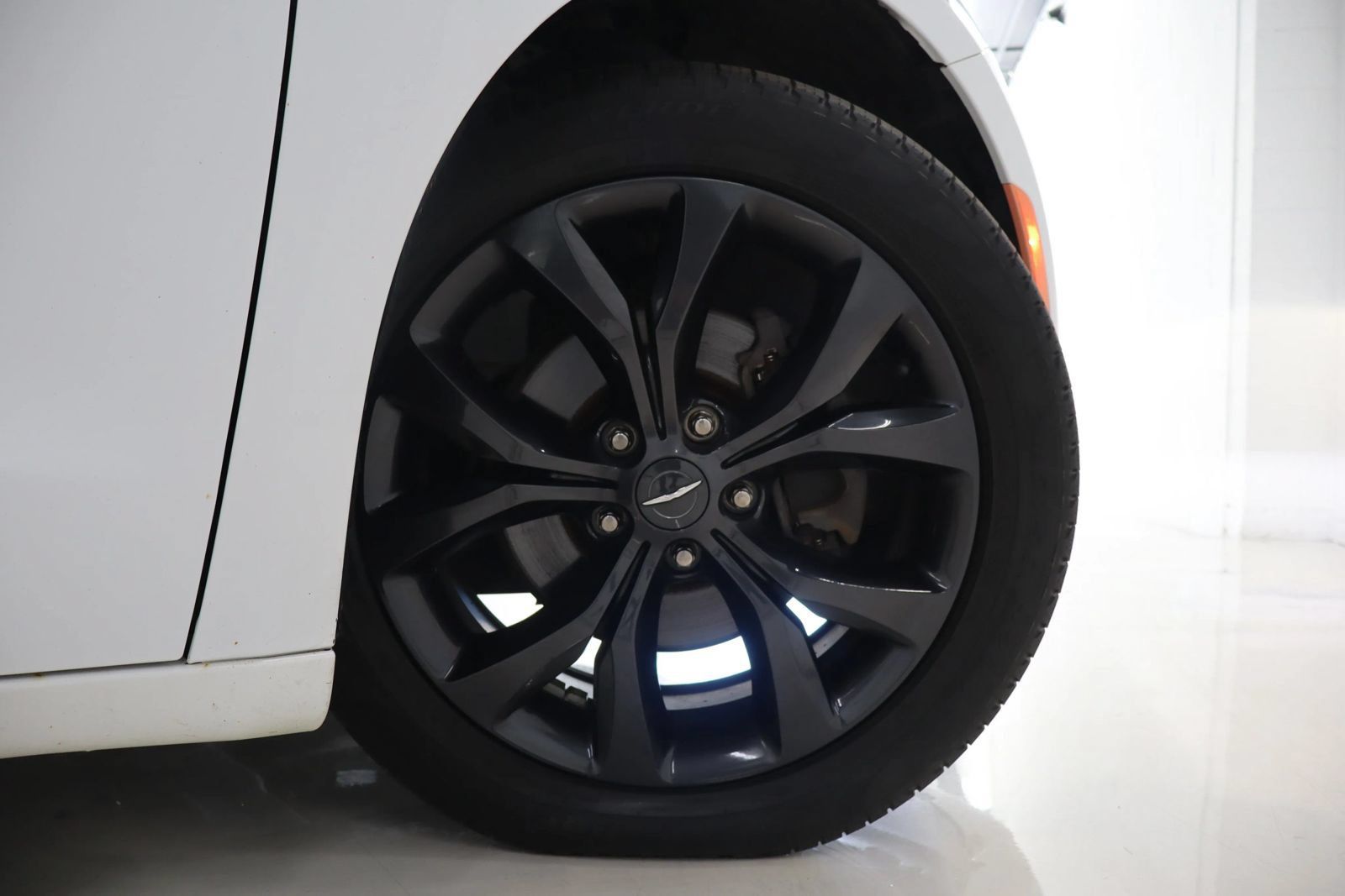 Used 2018 Chrysler Pacifica Limited w/ S Appearance Package FWD image 10