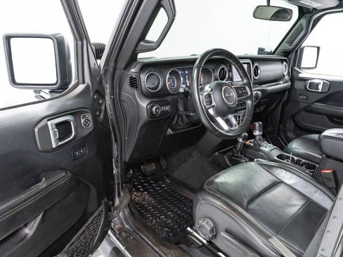 Used 2018 Jeep Wrangler Unlimited Sahara w/ Safety Group AWD/4WD image 12