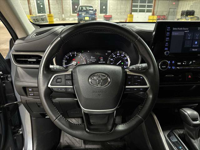 Certified 2022 Toyota Highlander XLE AWD/4WD image 19