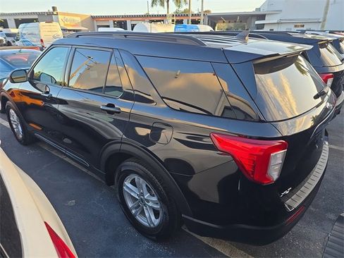 Used 2022 Ford Explorer XLT image 4