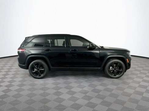 Used 2023 Jeep Grand Cherokee Altitude AWD/4WD image 10