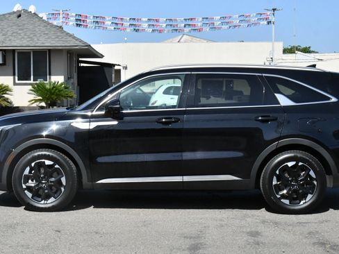 Used 2024 Kia Sorento S FWD image 4