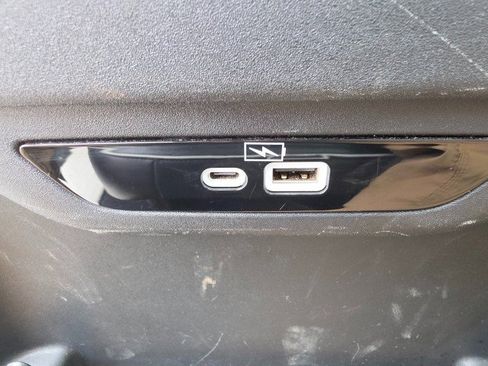 Used 2023 Chrysler Pacifica Limited FWD image 27