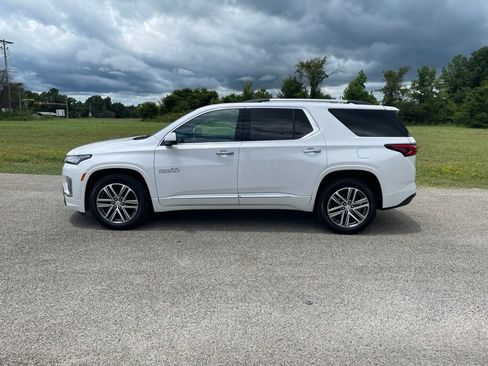 Used 2023 Chevrolet Traverse High Country w/ LPO, Floor Liner Package AWD/4WD image 2