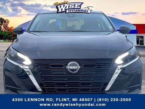 Used 2024 Nissan Altima 2.5 SV image 5