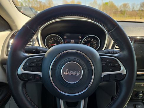 Used 2019 Jeep Compass Limited image 10