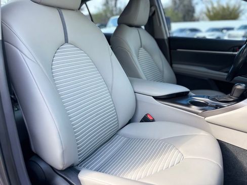 Used 2022 Toyota Camry SE image 15