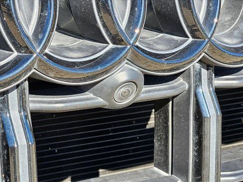 Used 2023 Audi SQ7 Prestige w/ Prestige Package image 4