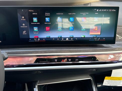 New 2026 BMW 750e xDrive image 29